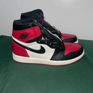 air jordan 1 bred toe size 8.5